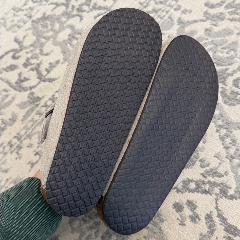 Clogs - Picture 9 of 10